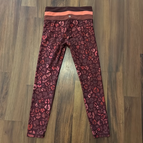 Athleta Burgundy Leopard Print Elation Abstract 7/8 Gym Fitness Leggings Size S - Picture 3 of 11